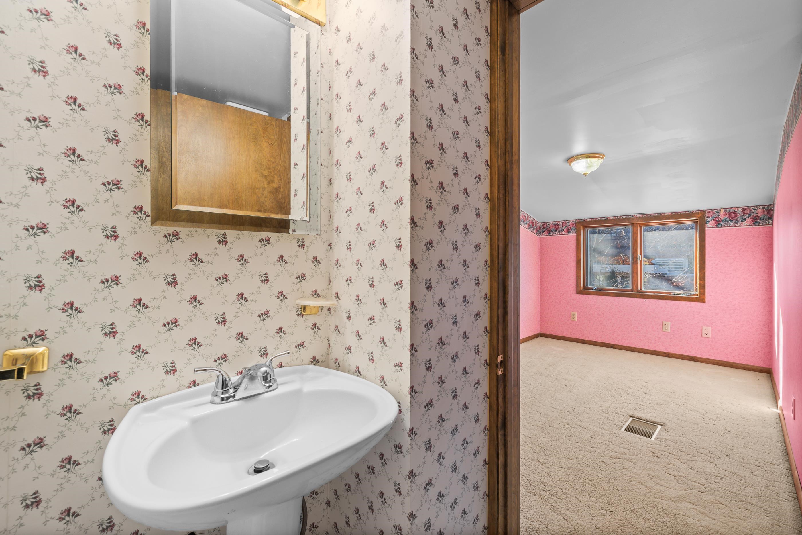 909 ILLINOIS AVENUE, Stevens Point, Wisconsin 54481, 2 Bedrooms Bedrooms, ,2 BathroomsBathrooms,Residential,For Sale,909 ILLINOIS AVENUE,22600786