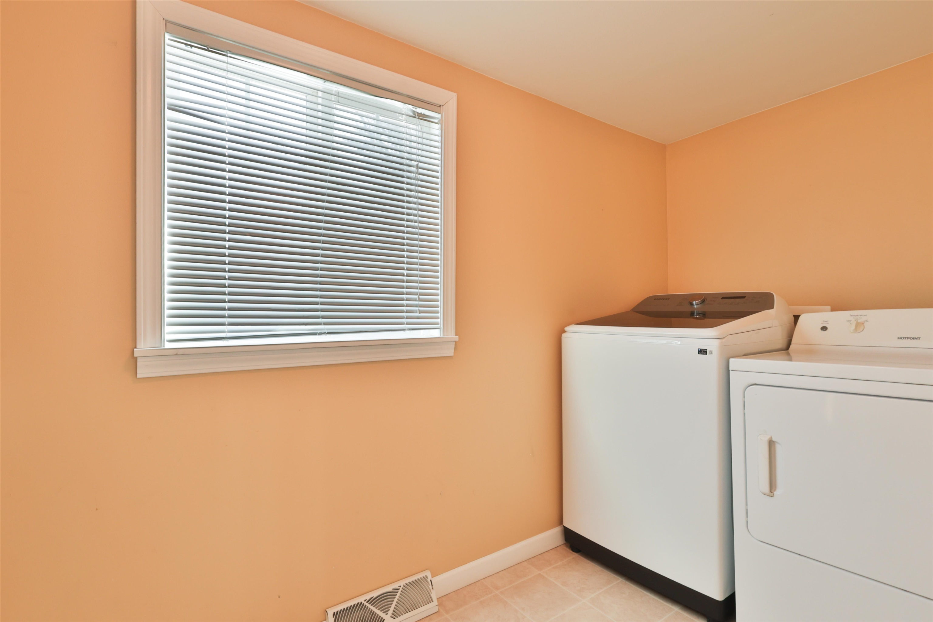 219 N 2ND STREET, Abbotsford, Wisconsin 54405, 3 Bedrooms Bedrooms, ,2 BathroomsBathrooms,Residential,For Sale,219 N 2ND STREET,22600803