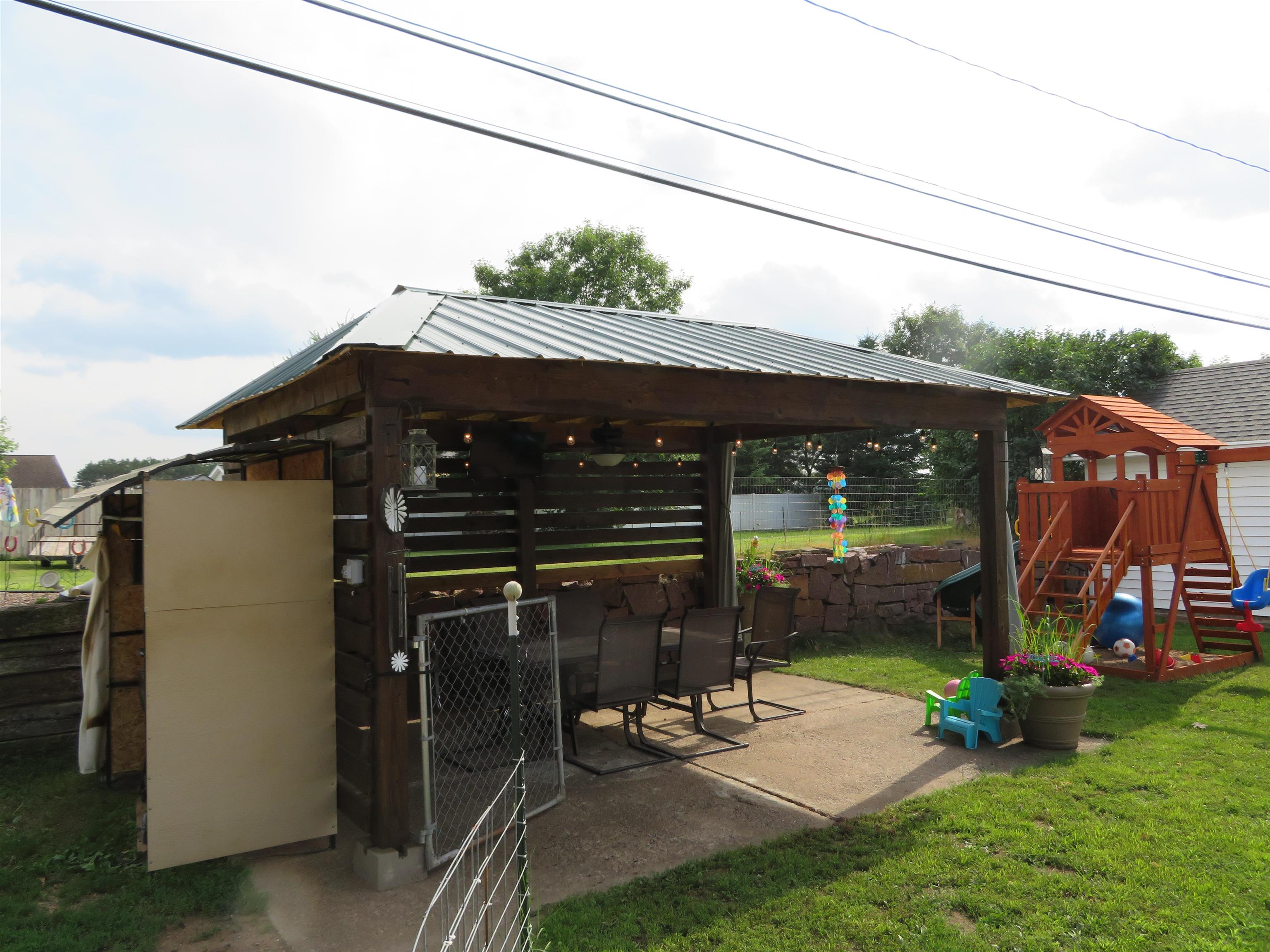 2517 W MAIN STREET, Merrill, Wisconsin 54452, 4 Bedrooms Bedrooms, ,2 BathroomsBathrooms,Residential,For Sale,2517 W MAIN STREET,22600804