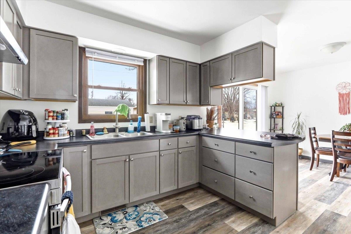 1814 E EMERALD STREET, Marshfield, Wisconsin 54449, 2 Bedrooms Bedrooms, 5 Rooms Rooms,1 BathroomBathrooms,Multi-family,For Sale,1814 E EMERALD STREET,22600823