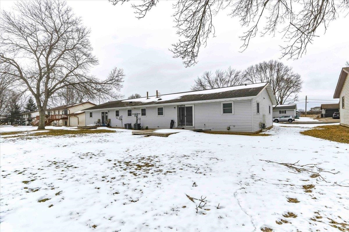 1814 E EMERALD STREET, Marshfield, Wisconsin 54449, 2 Bedrooms Bedrooms, 5 Rooms Rooms,1 BathroomBathrooms,Multi-family,For Sale,1814 E EMERALD STREET,22600823