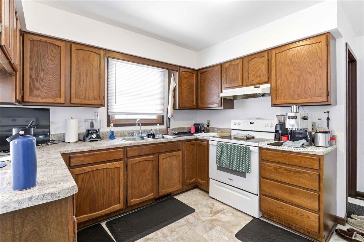 1814 E EMERALD STREET, Marshfield, Wisconsin 54449, 2 Bedrooms Bedrooms, 5 Rooms Rooms,1 BathroomBathrooms,Multi-family,For Sale,1814 E EMERALD STREET,22600823