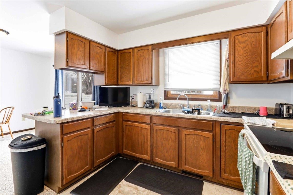 1814 E EMERALD STREET, Marshfield, Wisconsin 54449, 2 Bedrooms Bedrooms, 5 Rooms Rooms,1 BathroomBathrooms,Multi-family,For Sale,1814 E EMERALD STREET,22600823