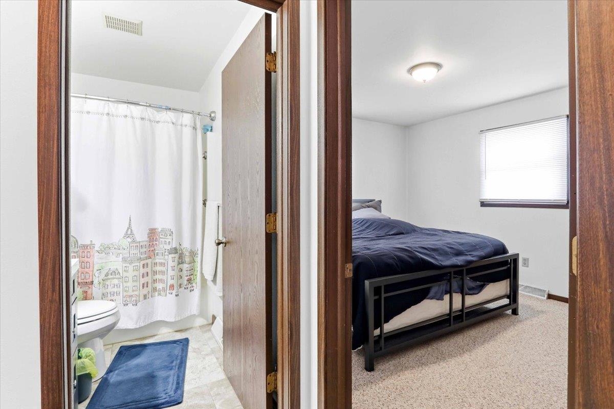 1814 E EMERALD STREET, Marshfield, Wisconsin 54449, 2 Bedrooms Bedrooms, 5 Rooms Rooms,1 BathroomBathrooms,Multi-family,For Sale,1814 E EMERALD STREET,22600823