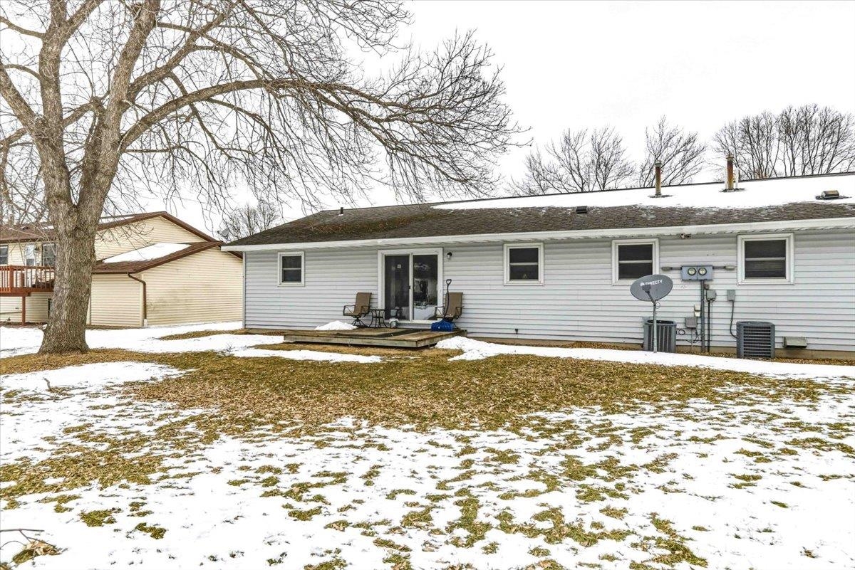 1814 E EMERALD STREET, Marshfield, Wisconsin 54449, 2 Bedrooms Bedrooms, 5 Rooms Rooms,1 BathroomBathrooms,Multi-family,For Sale,1814 E EMERALD STREET,22600823