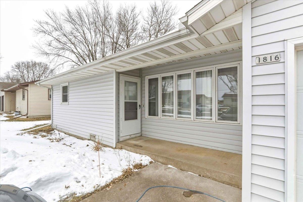 1814 E EMERALD STREET, Marshfield, Wisconsin 54449, 2 Bedrooms Bedrooms, 5 Rooms Rooms,1 BathroomBathrooms,Multi-family,For Sale,1814 E EMERALD STREET,22600823