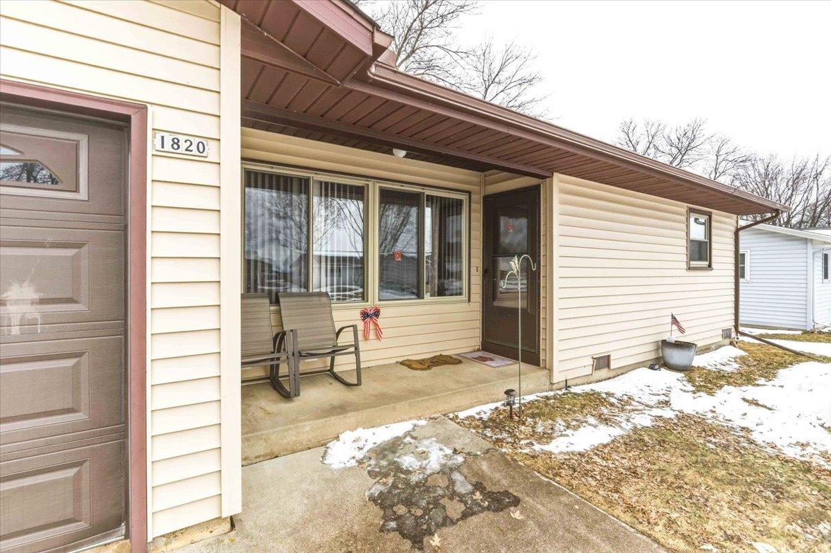 1820 E EMERALD STREET, Marshfield, Wisconsin 54449, 2 Bedrooms Bedrooms, 5 Rooms Rooms,1 BathroomBathrooms,Multi-family,For Sale,1820 E EMERALD STREET,22600824