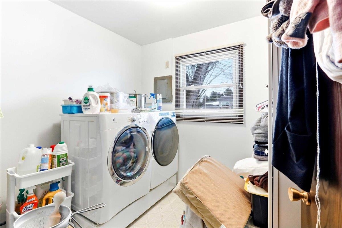 1820 E EMERALD STREET, Marshfield, Wisconsin 54449, 2 Bedrooms Bedrooms, 5 Rooms Rooms,1 BathroomBathrooms,Multi-family,For Sale,1820 E EMERALD STREET,22600824