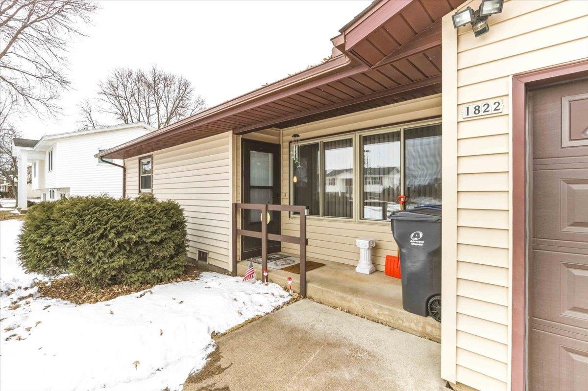 1820 E EMERALD STREET, Marshfield, Wisconsin 54449, 2 Bedrooms Bedrooms, 5 Rooms Rooms,1 BathroomBathrooms,Multi-family,For Sale,1820 E EMERALD STREET,22600824