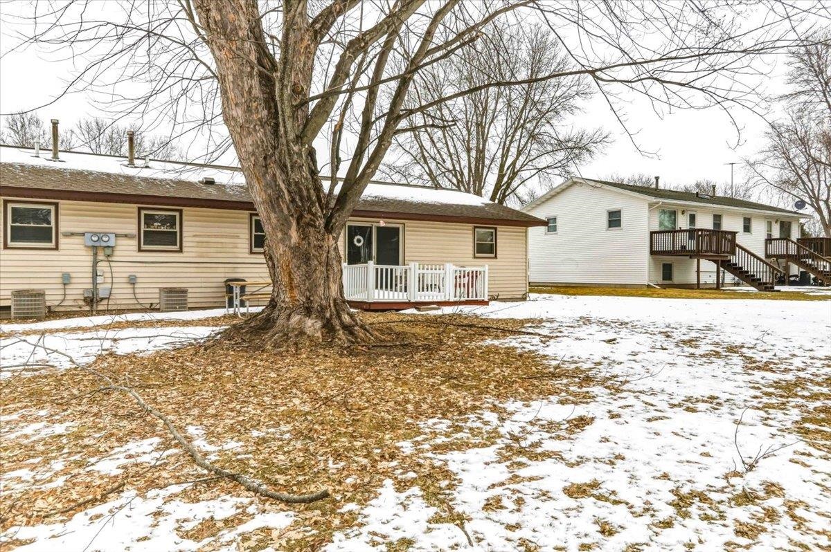 1820 E EMERALD STREET, Marshfield, Wisconsin 54449, 2 Bedrooms Bedrooms, 5 Rooms Rooms,1 BathroomBathrooms,Multi-family,For Sale,1820 E EMERALD STREET,22600824