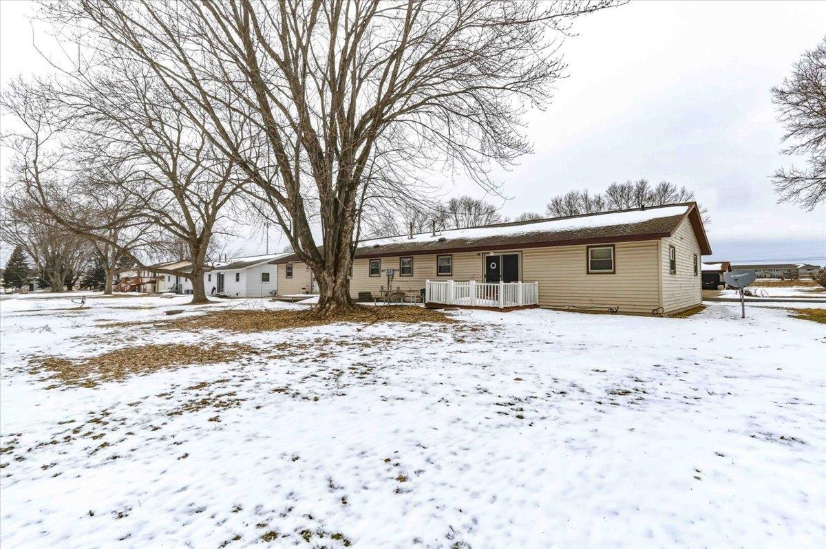 1820 E EMERALD STREET, Marshfield, Wisconsin 54449, 2 Bedrooms Bedrooms, 5 Rooms Rooms,1 BathroomBathrooms,Multi-family,For Sale,1820 E EMERALD STREET,22600824