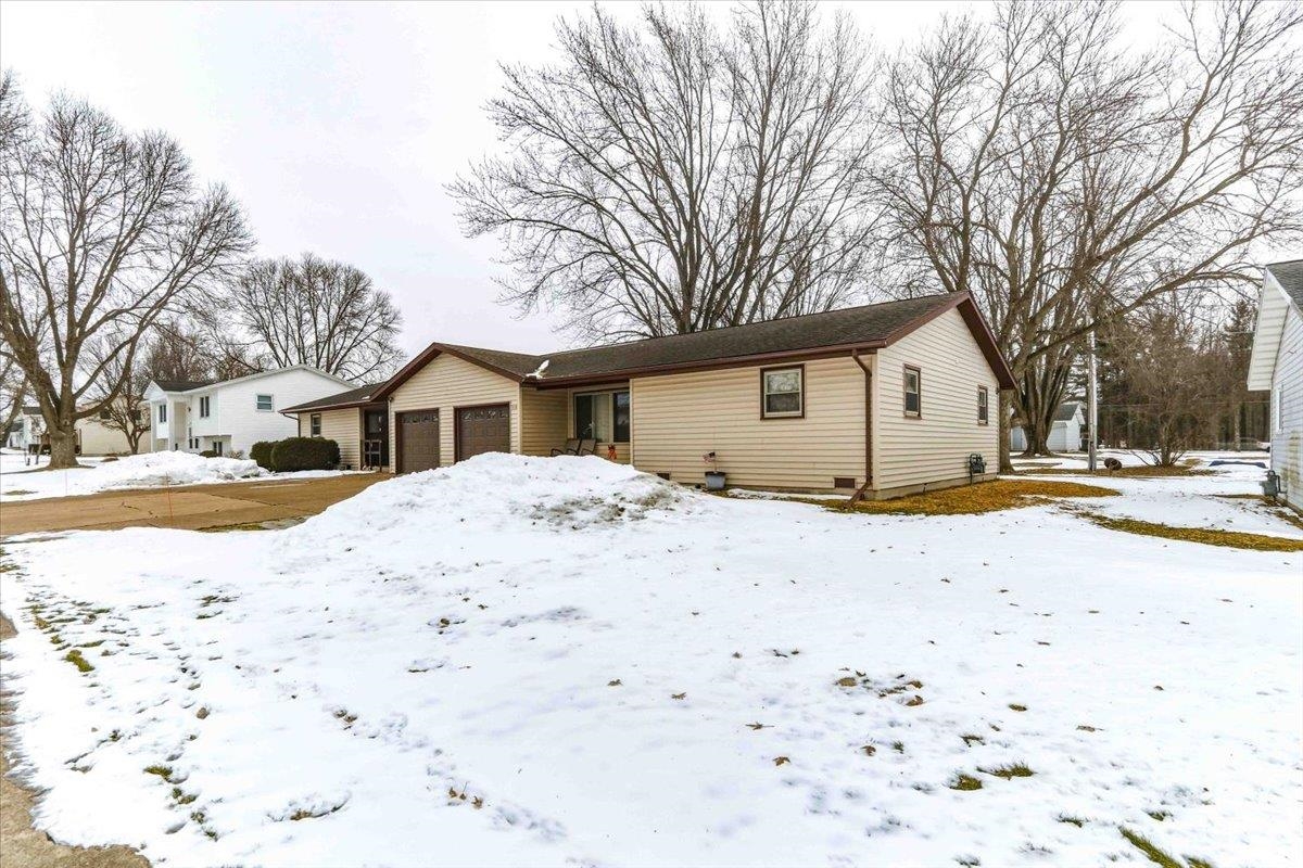 1820 E EMERALD STREET, Marshfield, Wisconsin 54449, 2 Bedrooms Bedrooms, 5 Rooms Rooms,1 BathroomBathrooms,Multi-family,For Sale,1820 E EMERALD STREET,22600824
