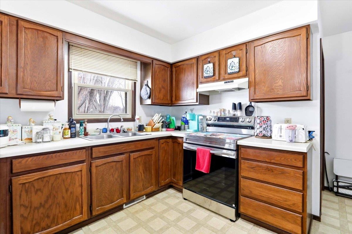 1820 E EMERALD STREET, Marshfield, Wisconsin 54449, 2 Bedrooms Bedrooms, 5 Rooms Rooms,1 BathroomBathrooms,Multi-family,For Sale,1820 E EMERALD STREET,22600824