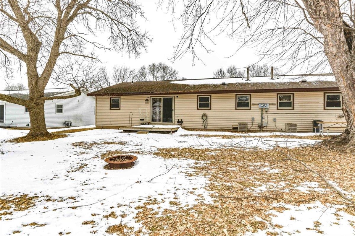 1820 E EMERALD STREET, Marshfield, Wisconsin 54449, 2 Bedrooms Bedrooms, 5 Rooms Rooms,1 BathroomBathrooms,Multi-family,For Sale,1820 E EMERALD STREET,22600824