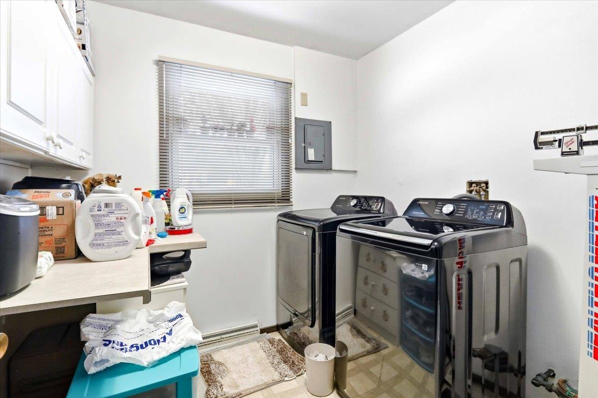 1820 E EMERALD STREET, Marshfield, Wisconsin 54449, 2 Bedrooms Bedrooms, 5 Rooms Rooms,1 BathroomBathrooms,Multi-family,For Sale,1820 E EMERALD STREET,22600824