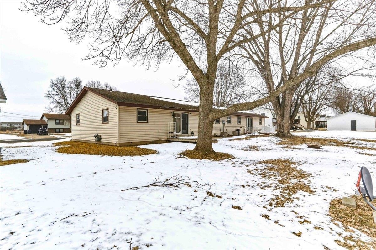 1820 E EMERALD STREET, Marshfield, Wisconsin 54449, 2 Bedrooms Bedrooms, 5 Rooms Rooms,1 BathroomBathrooms,Multi-family,For Sale,1820 E EMERALD STREET,22600824