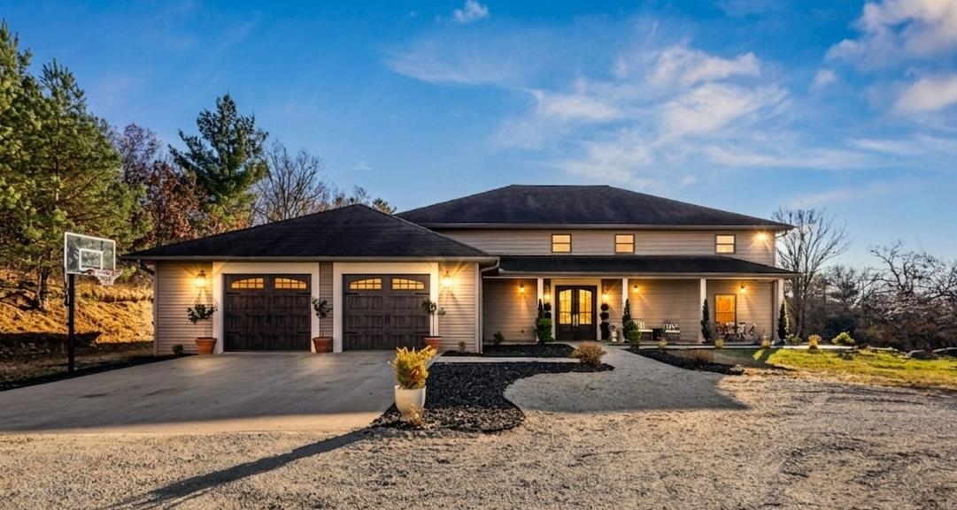 W11647 AKRON AVENUE, Plainfield, Wisconsin 54966, 6 Bedrooms Bedrooms, ,5 BathroomsBathrooms,Residential,For Sale,W11647 AKRON AVENUE,22600829