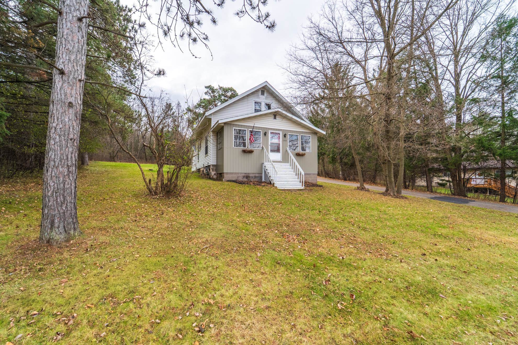 1303 E WAUSAU AVENUE, Wausau, Wisconsin 54403, 2 Bedrooms Bedrooms, ,1 BathroomBathrooms,Residential,For Sale,1303 E WAUSAU AVENUE,22600831