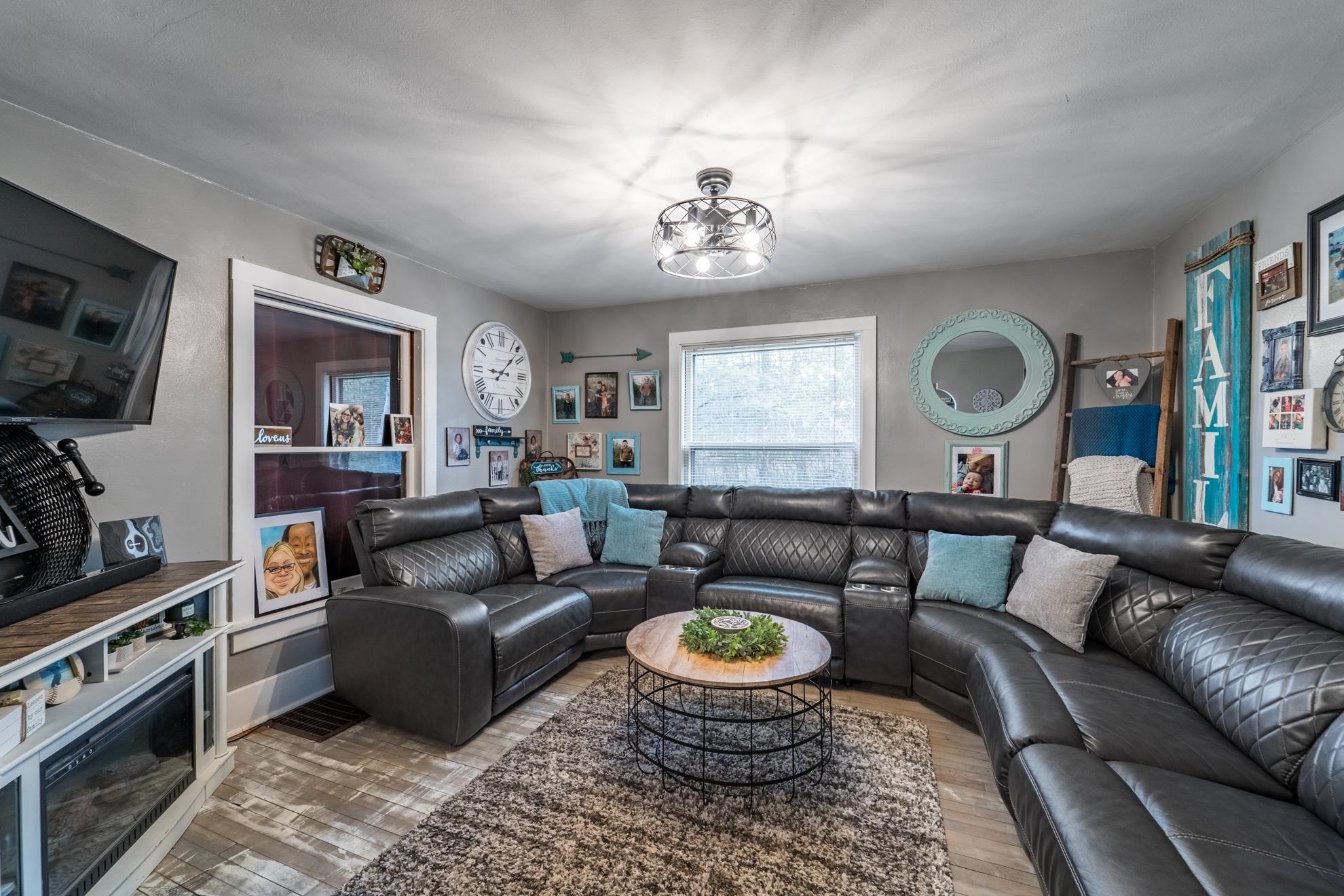 1303 E WAUSAU AVENUE, Wausau, Wisconsin 54403, 2 Bedrooms Bedrooms, ,1 BathroomBathrooms,Residential,For Sale,1303 E WAUSAU AVENUE,22600831