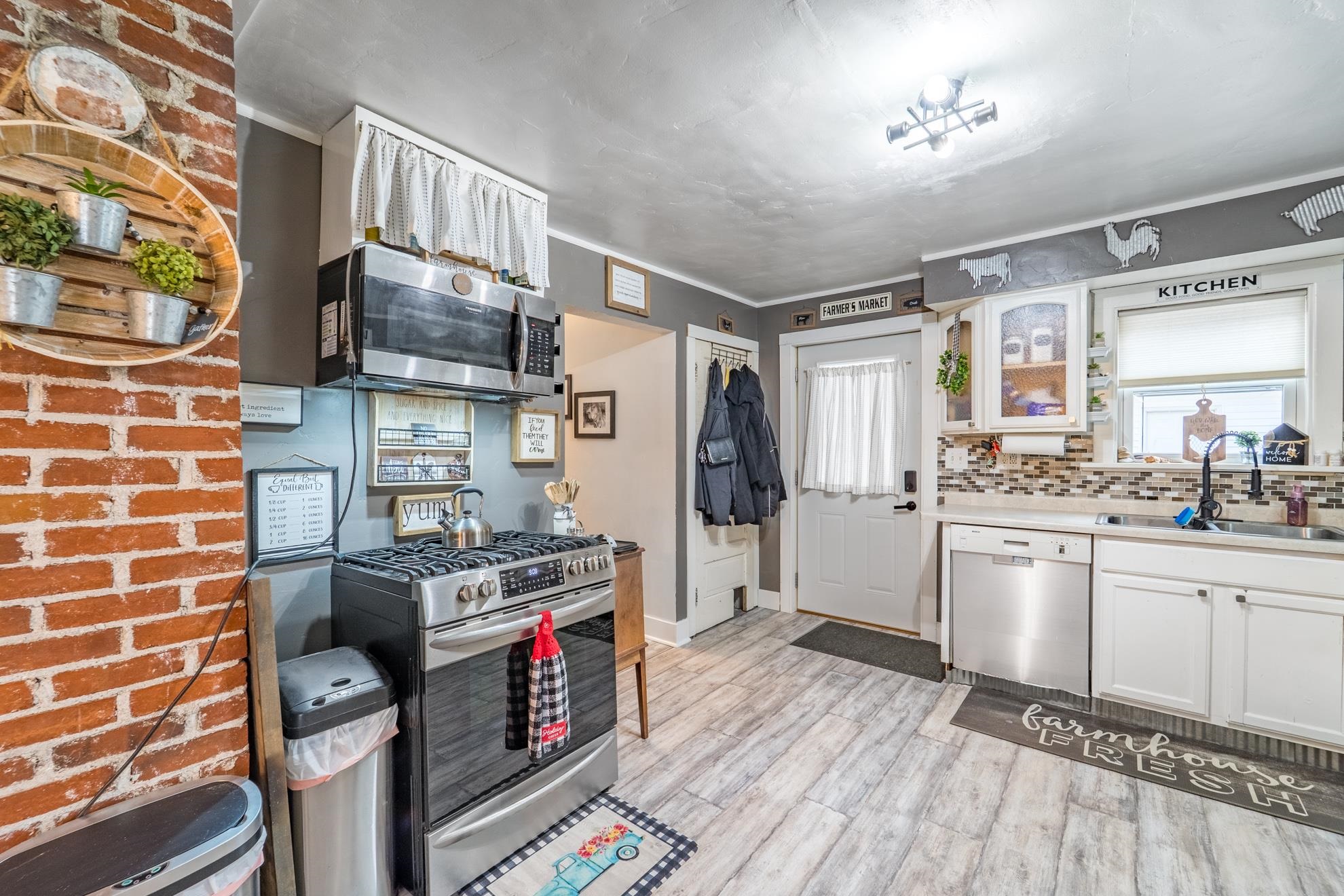 1303 E WAUSAU AVENUE, Wausau, Wisconsin 54403, 2 Bedrooms Bedrooms, ,1 BathroomBathrooms,Residential,For Sale,1303 E WAUSAU AVENUE,22600831