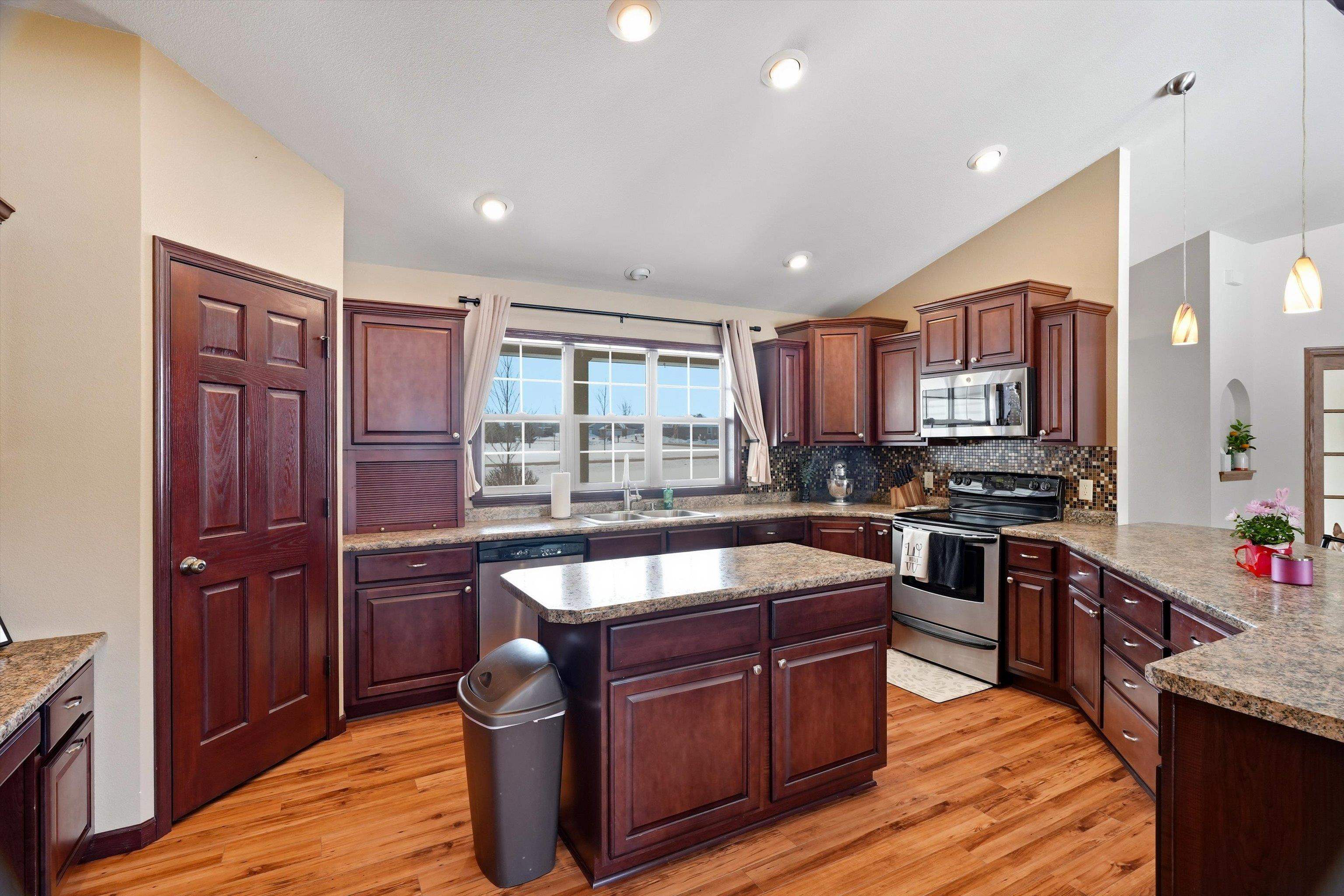 105428 WOODRIDGE DRIVE, Marshfield, Wisconsin 54449, 4 Bedrooms Bedrooms, ,2 BathroomsBathrooms,Residential,For Sale,105428 WOODRIDGE DRIVE,22600840