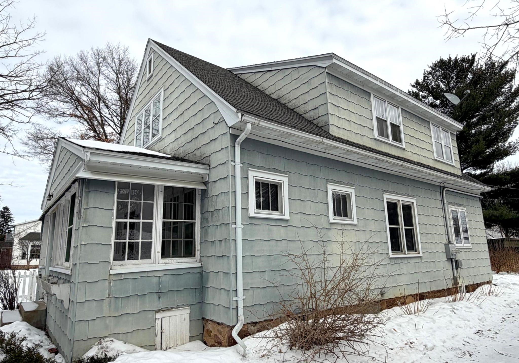 304 LINWOOD AVENUE, PARK RIDGE, Wisconsin 54481, 4 Bedrooms Bedrooms, ,2 BathroomsBathrooms,Residential,For Sale,304 LINWOOD AVENUE,22600849