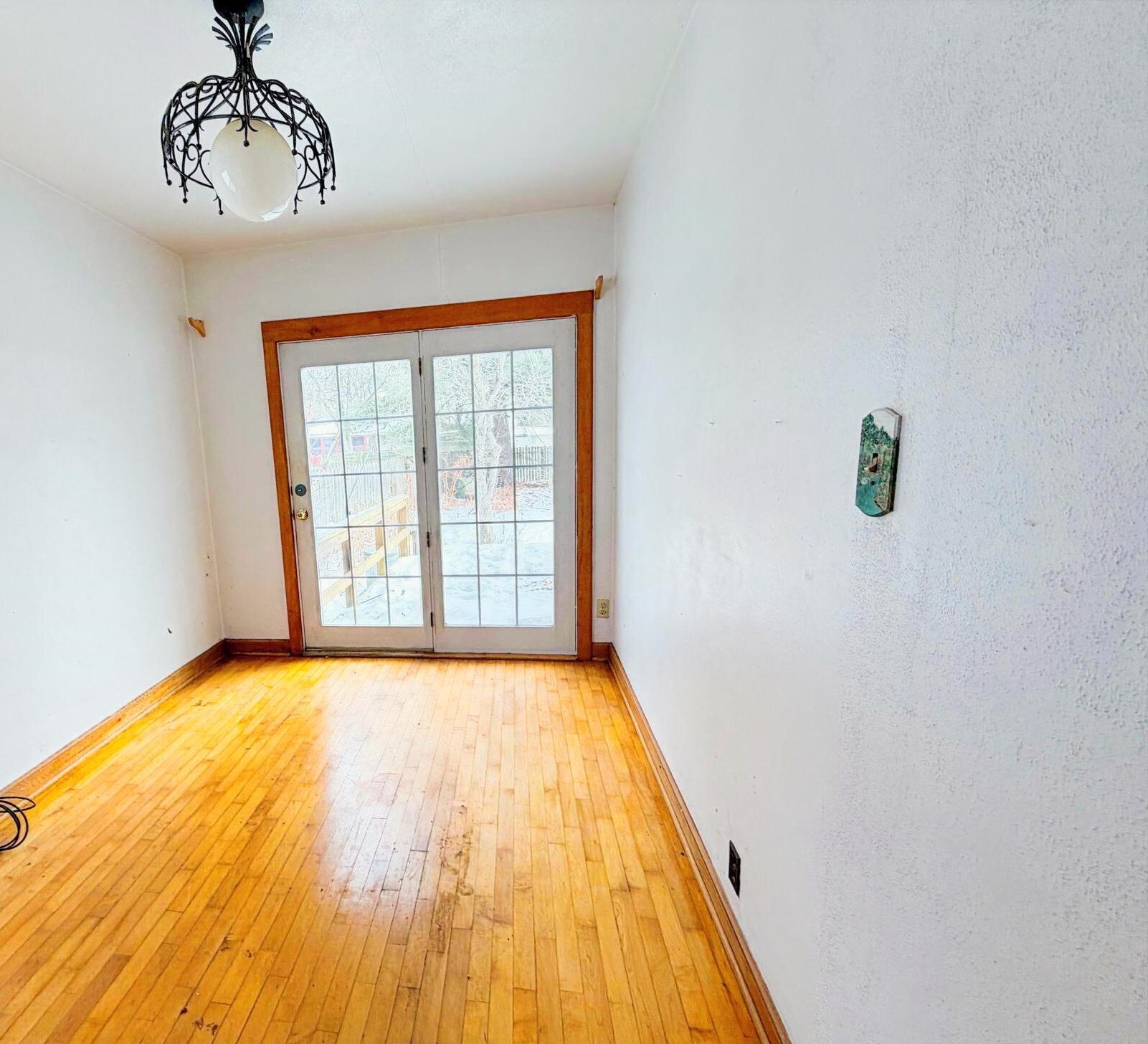 304 LINWOOD AVENUE, PARK RIDGE, Wisconsin 54481, 4 Bedrooms Bedrooms, ,2 BathroomsBathrooms,Residential,For Sale,304 LINWOOD AVENUE,22600849