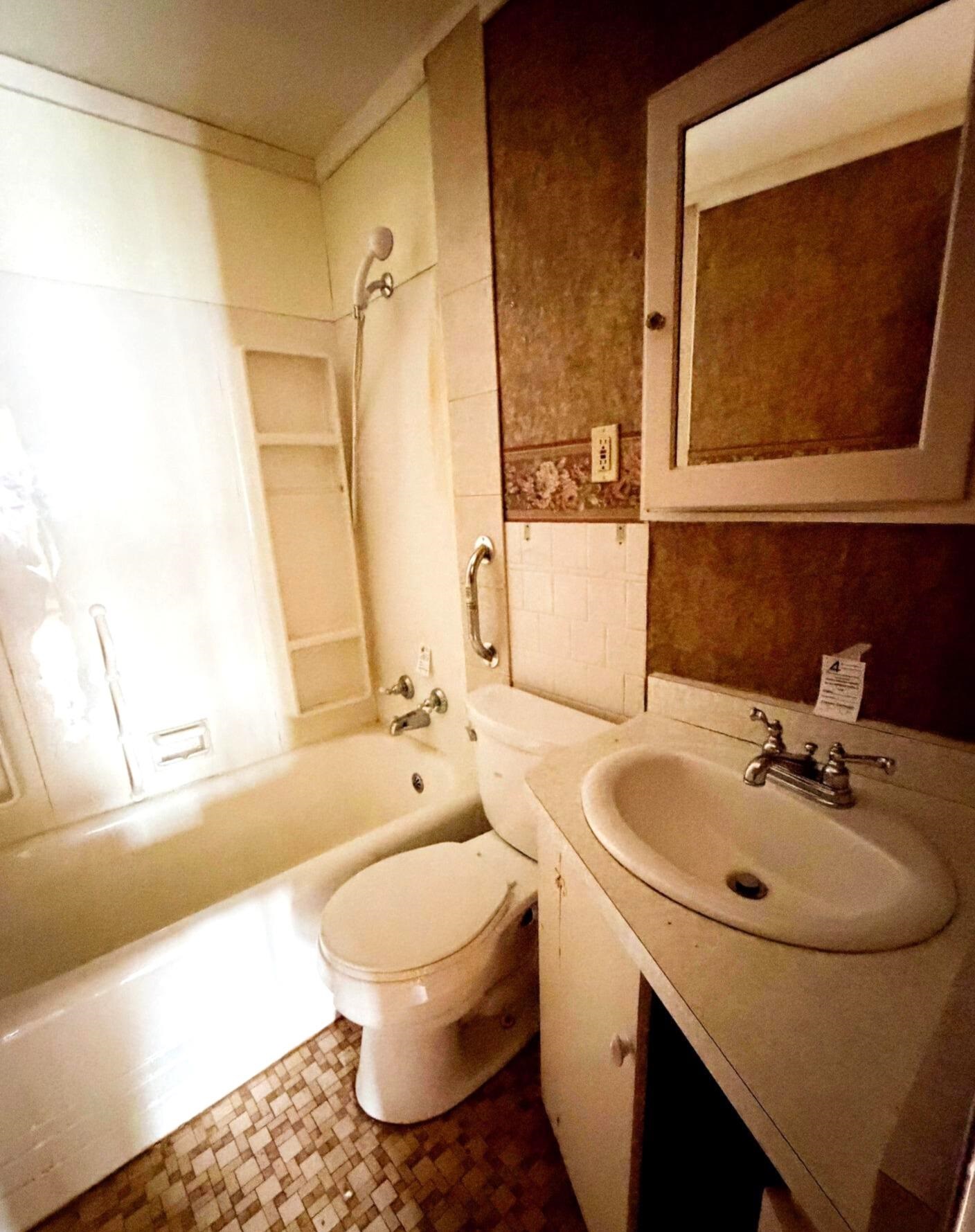 304 LINWOOD AVENUE, PARK RIDGE, Wisconsin 54481, 4 Bedrooms Bedrooms, ,2 BathroomsBathrooms,Residential,For Sale,304 LINWOOD AVENUE,22600849