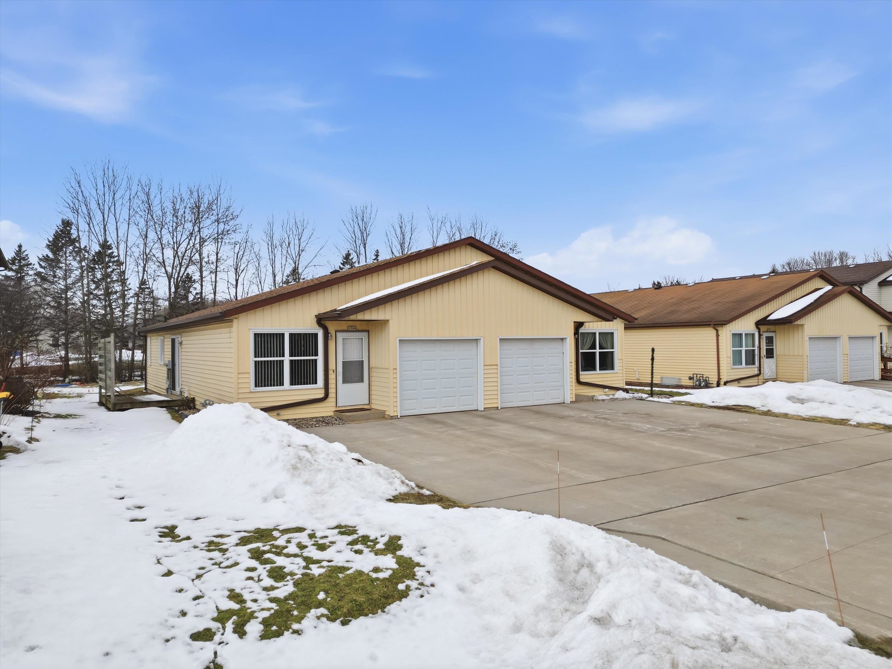 1304-1304a N HUME AVENUE, Marshfield, Wisconsin 54449, 2 Bedrooms Bedrooms, 5 Rooms Rooms,2 BathroomsBathrooms,Multi-family,For Sale,1304-1304a N HUME AVENUE,22600866