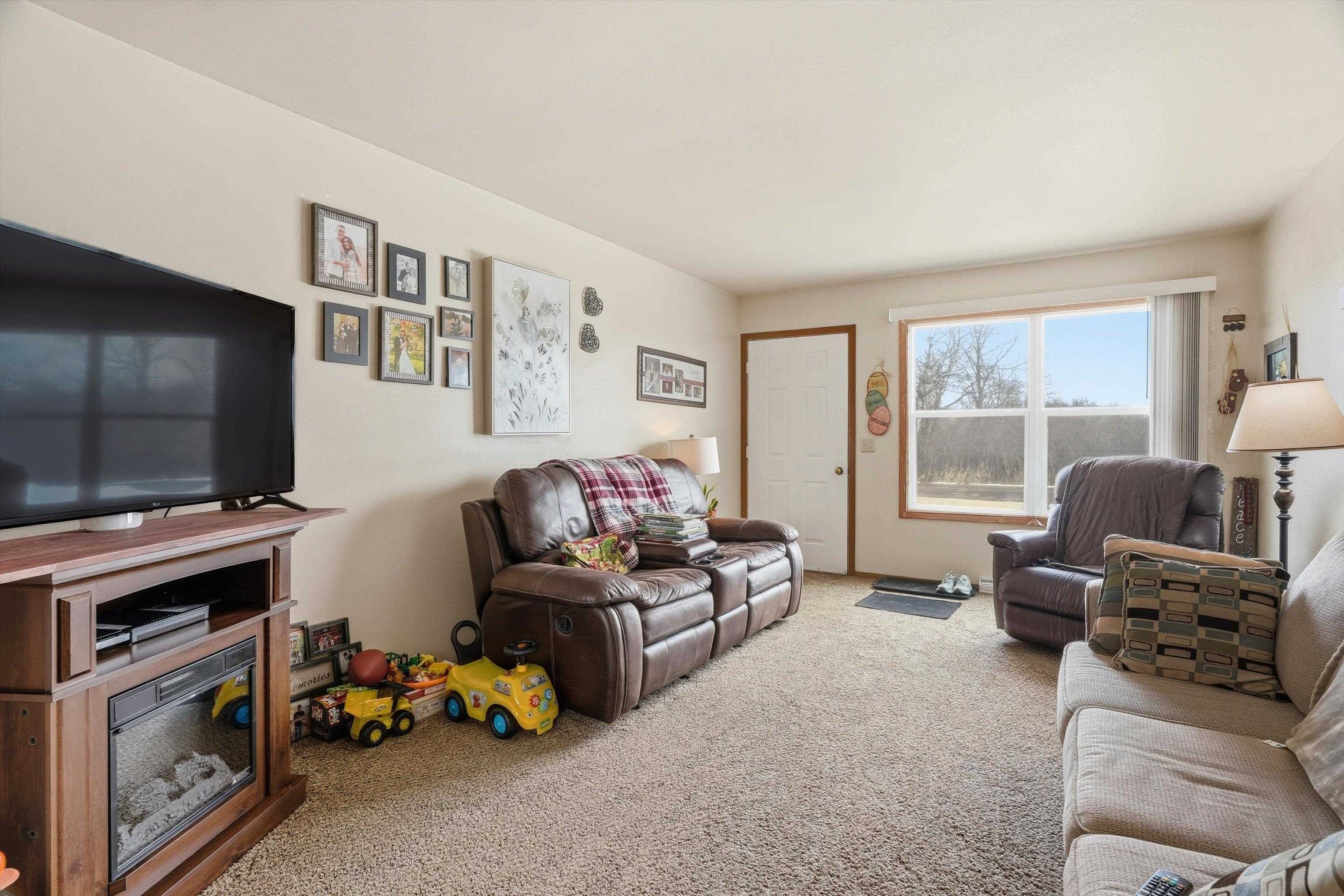 1304-1304a N HUME AVENUE, Marshfield, Wisconsin 54449, 2 Bedrooms Bedrooms, 5 Rooms Rooms,2 BathroomsBathrooms,Multi-family,For Sale,1304-1304a N HUME AVENUE,22600866