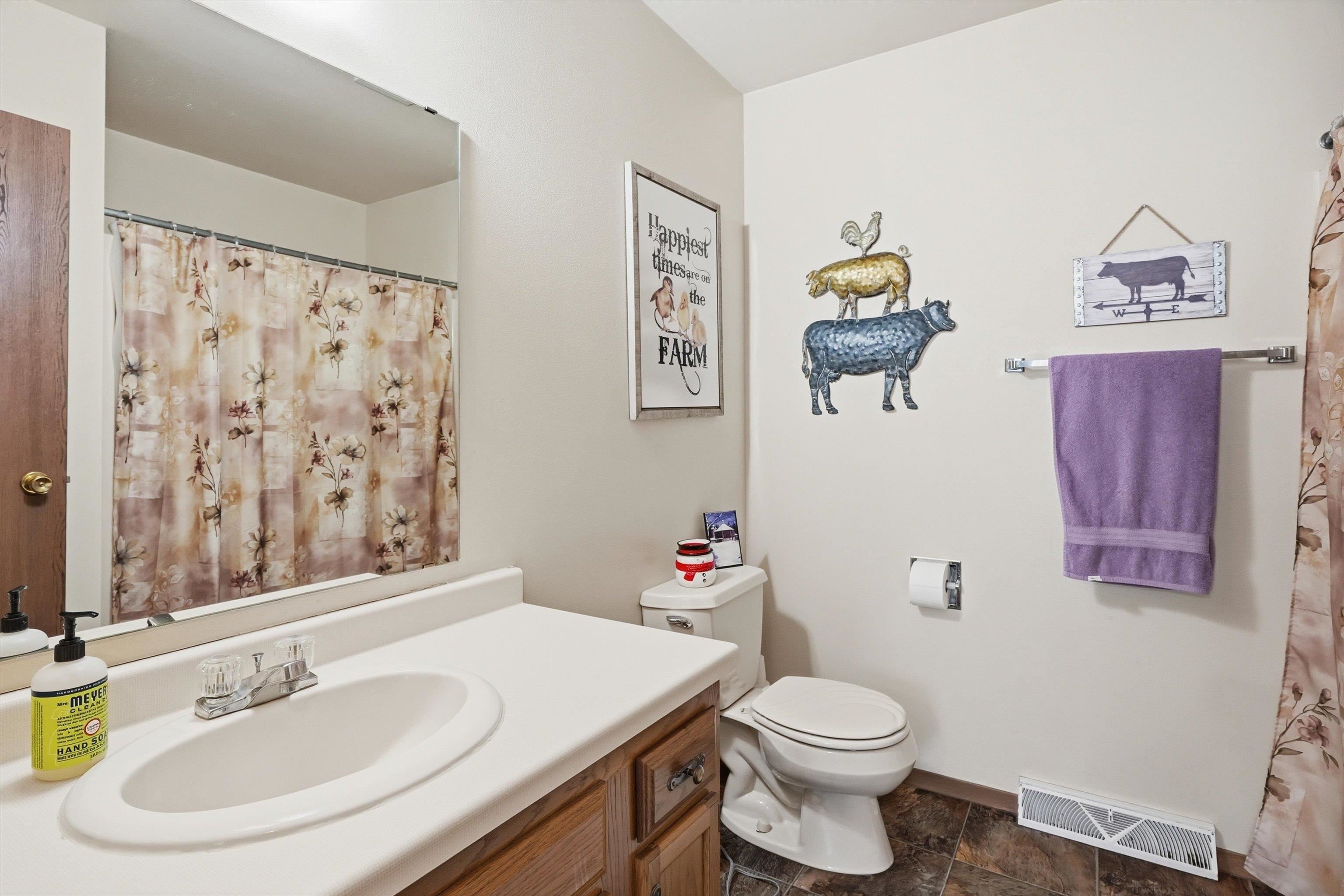 1304-1304a N HUME AVENUE, Marshfield, Wisconsin 54449, 2 Bedrooms Bedrooms, 5 Rooms Rooms,2 BathroomsBathrooms,Multi-family,For Sale,1304-1304a N HUME AVENUE,22600866