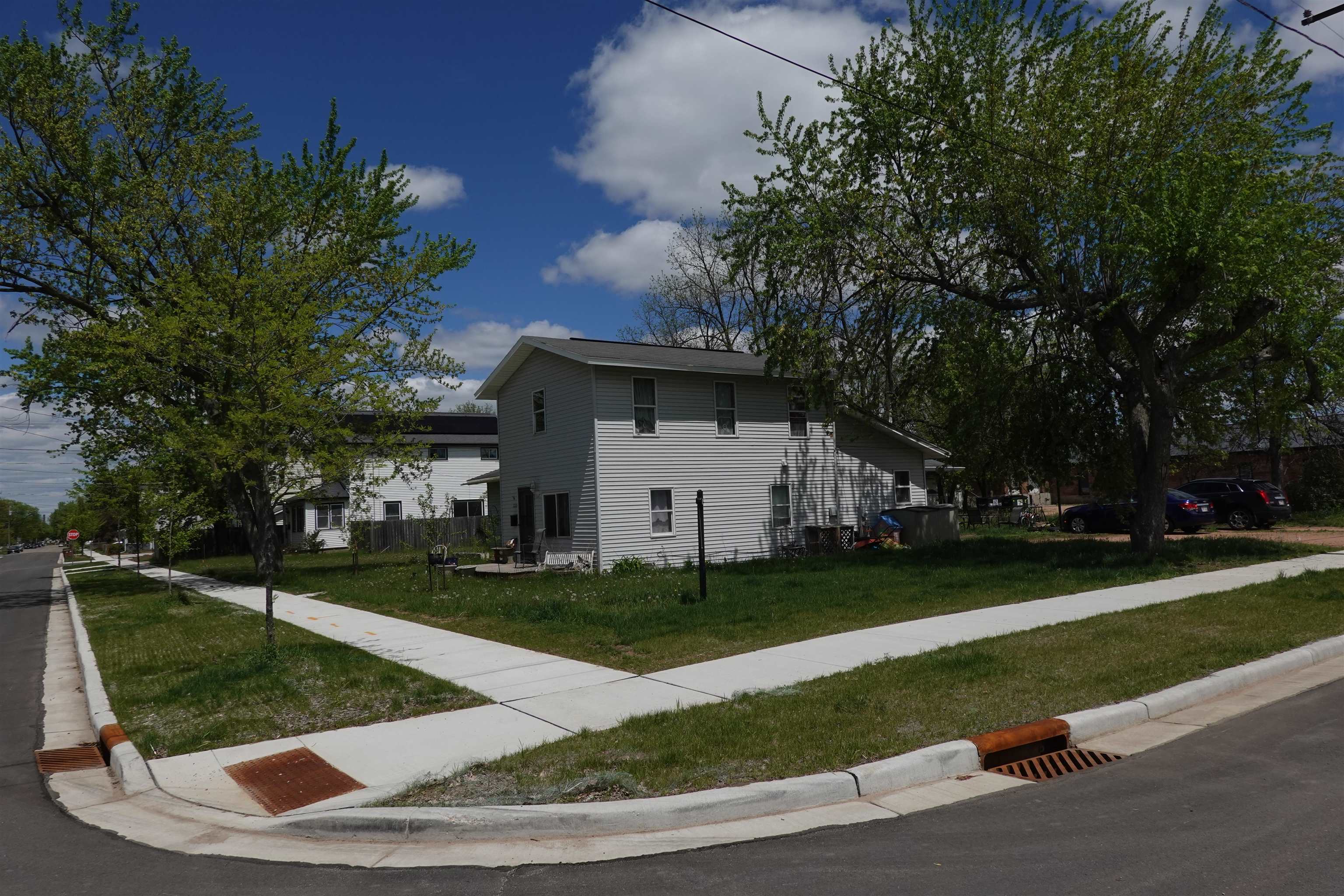 2325-2327 EAST AVENUE, Stevens Point, Wisconsin 54481, 3 Bedrooms Bedrooms, 5 Rooms Rooms,1 BathroomBathrooms,Multi-family,For Sale,2325-2327 EAST AVENUE,22600868