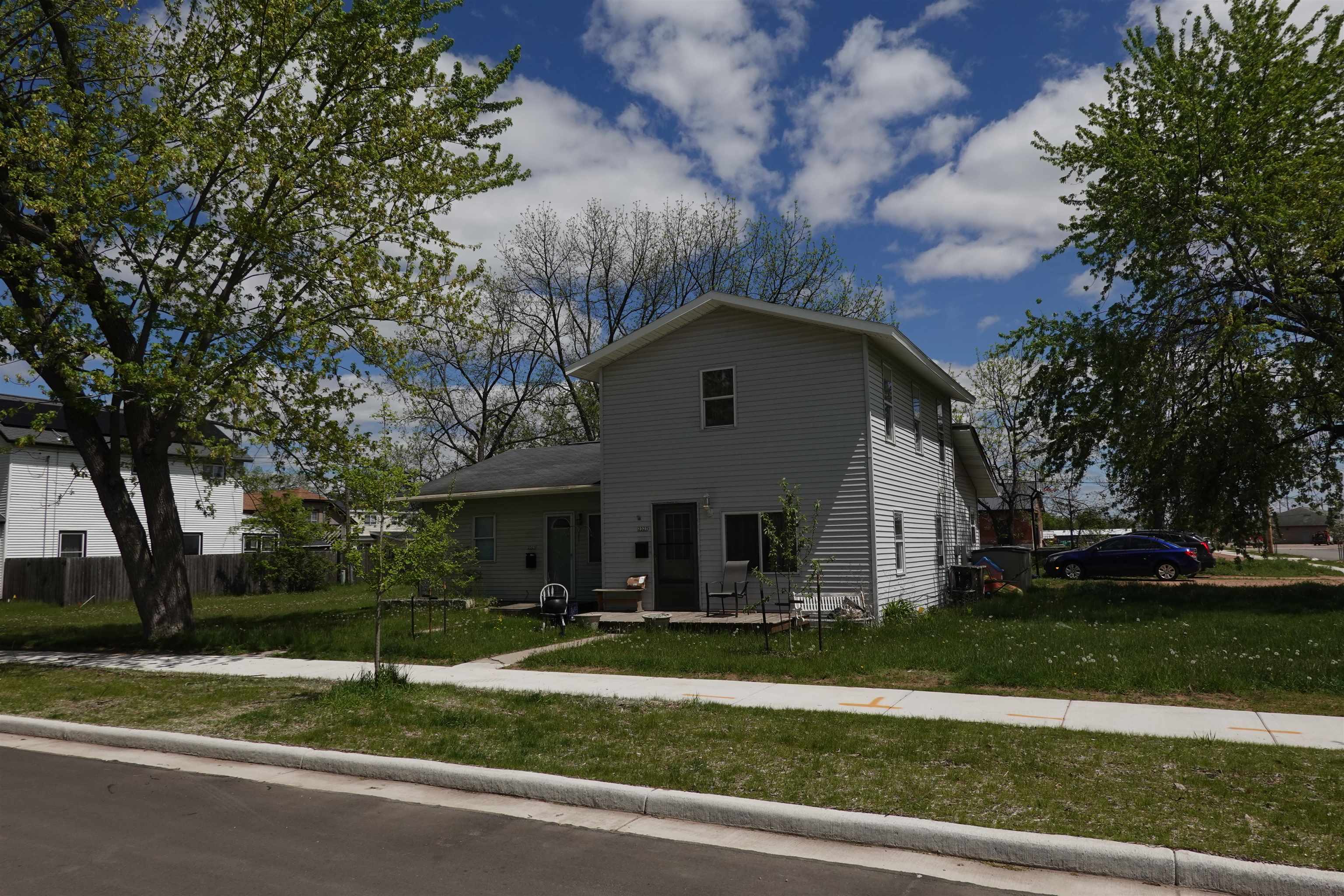 2325-2327 EAST AVENUE, Stevens Point, Wisconsin 54481, 3 Bedrooms Bedrooms, 5 Rooms Rooms,1 BathroomBathrooms,Multi-family,For Sale,2325-2327 EAST AVENUE,22600868