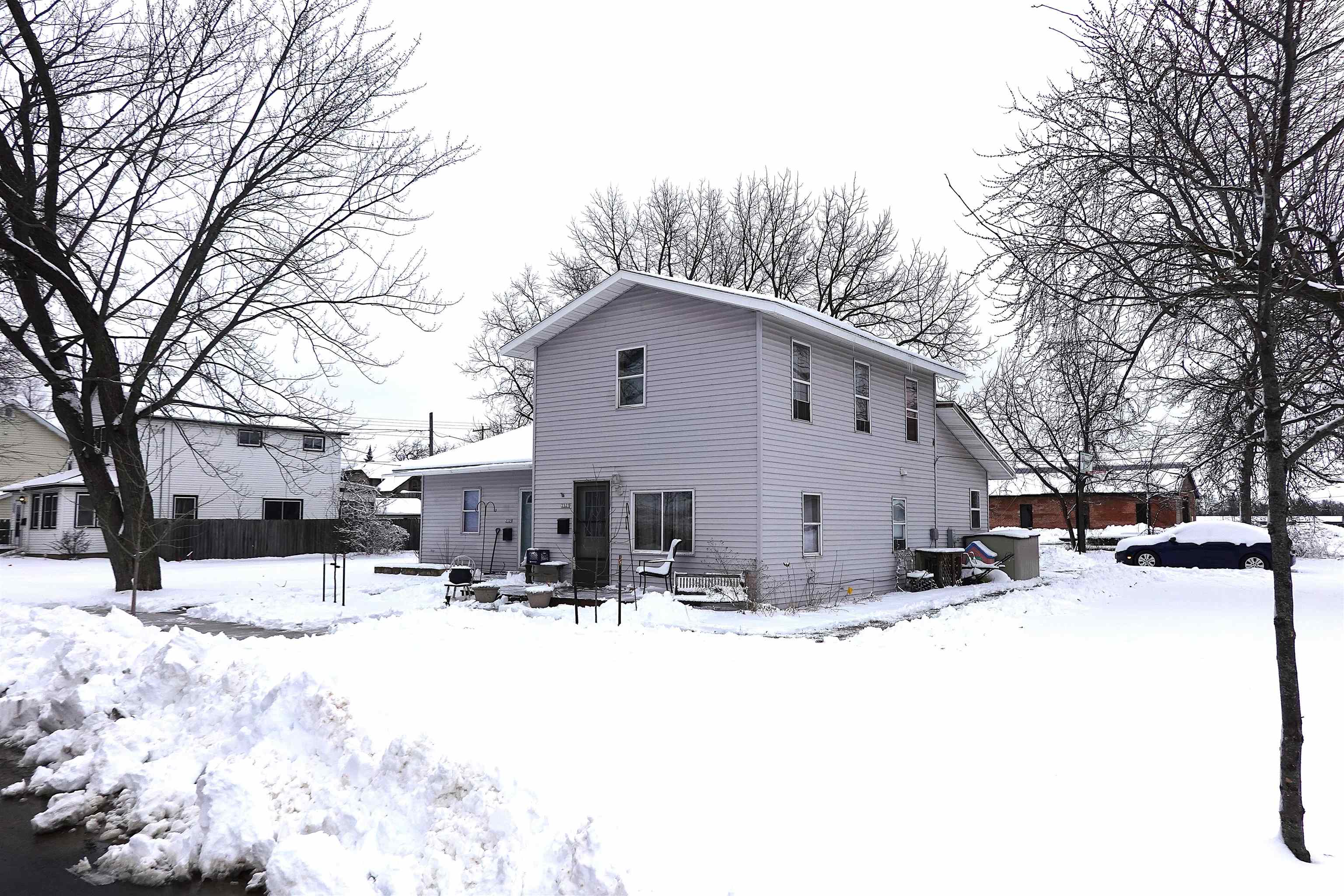 2325-2327 EAST AVENUE, Stevens Point, Wisconsin 54481, 3 Bedrooms Bedrooms, 5 Rooms Rooms,1 BathroomBathrooms,Multi-family,For Sale,2325-2327 EAST AVENUE,22600868