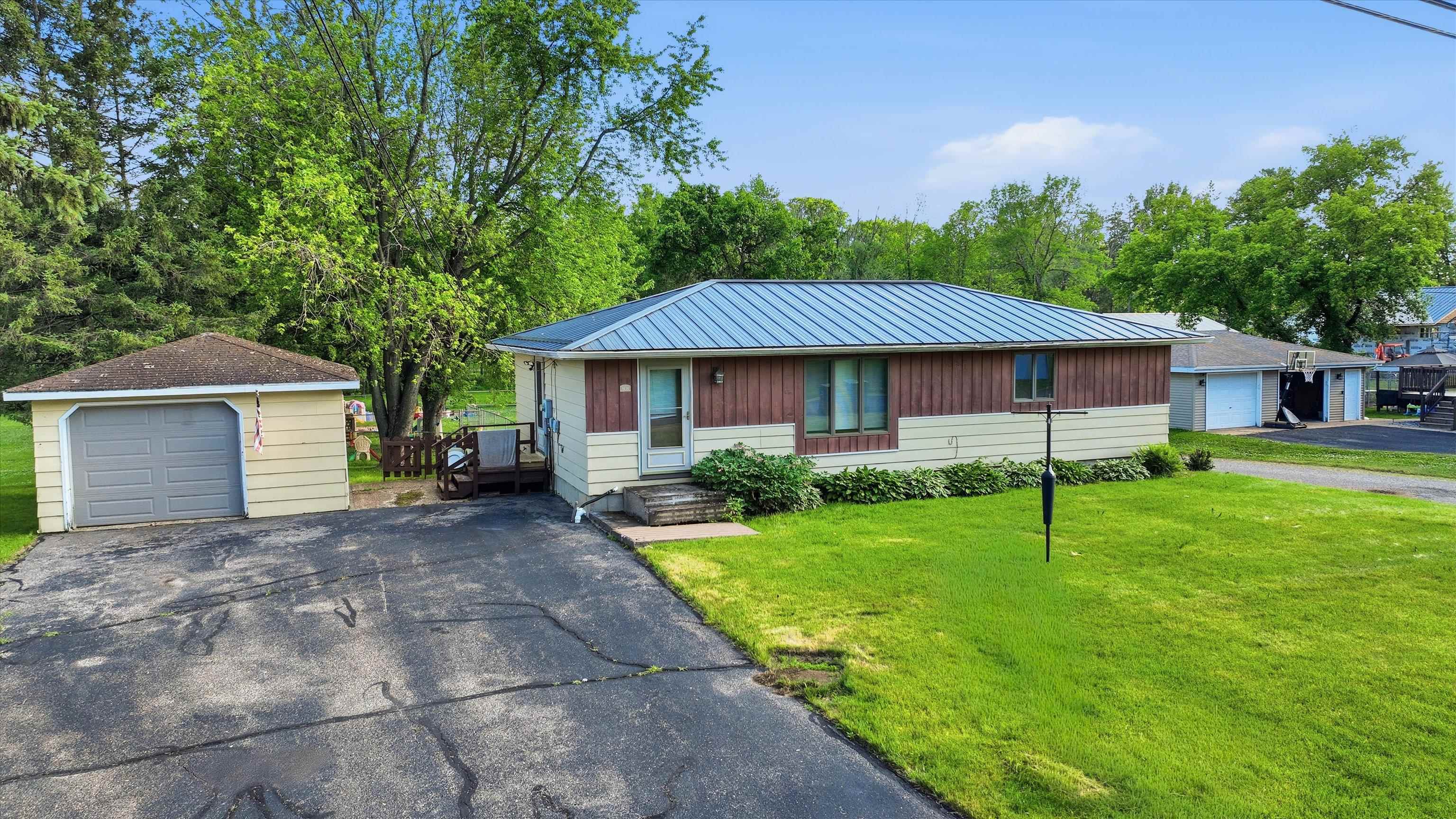 806-808 E VILAS STREET, Marshfield, Wisconsin 54449, 2 Bedrooms Bedrooms, ,1 BathroomBathrooms,Multi-family,For Sale,806-808 E VILAS STREET,22600870
