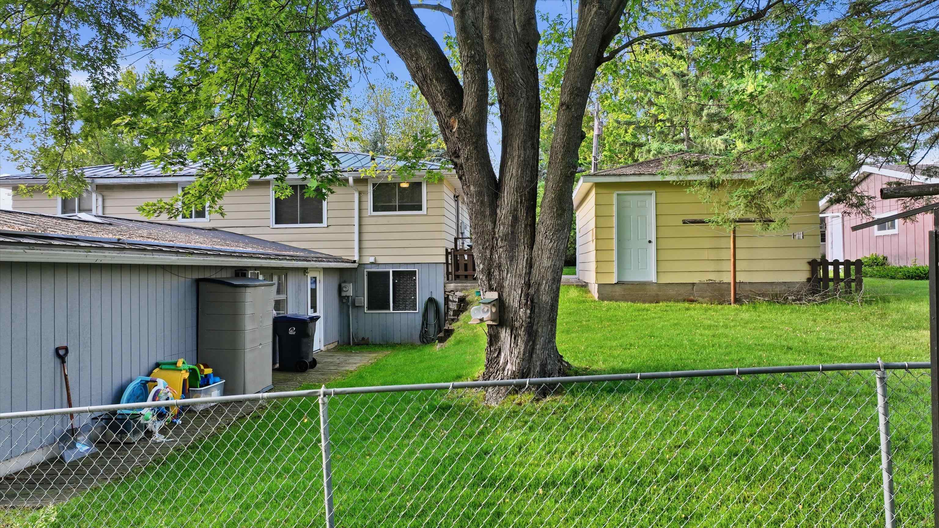 806-808 E VILAS STREET, Marshfield, Wisconsin 54449, 2 Bedrooms Bedrooms, ,1 BathroomBathrooms,Multi-family,For Sale,806-808 E VILAS STREET,22600870