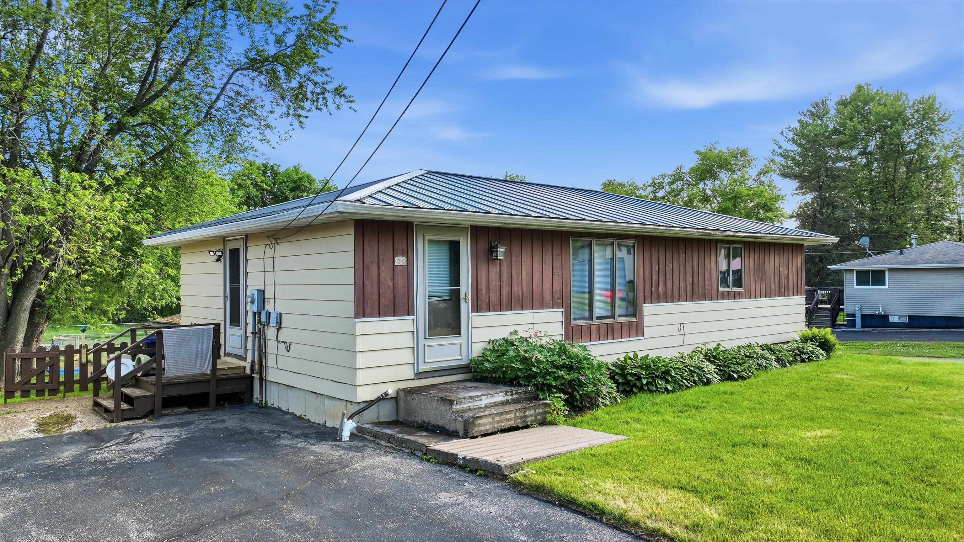 806-808 E VILAS STREET, Marshfield, Wisconsin 54449, 2 Bedrooms Bedrooms, ,1 BathroomBathrooms,Multi-family,For Sale,806-808 E VILAS STREET,22600870
