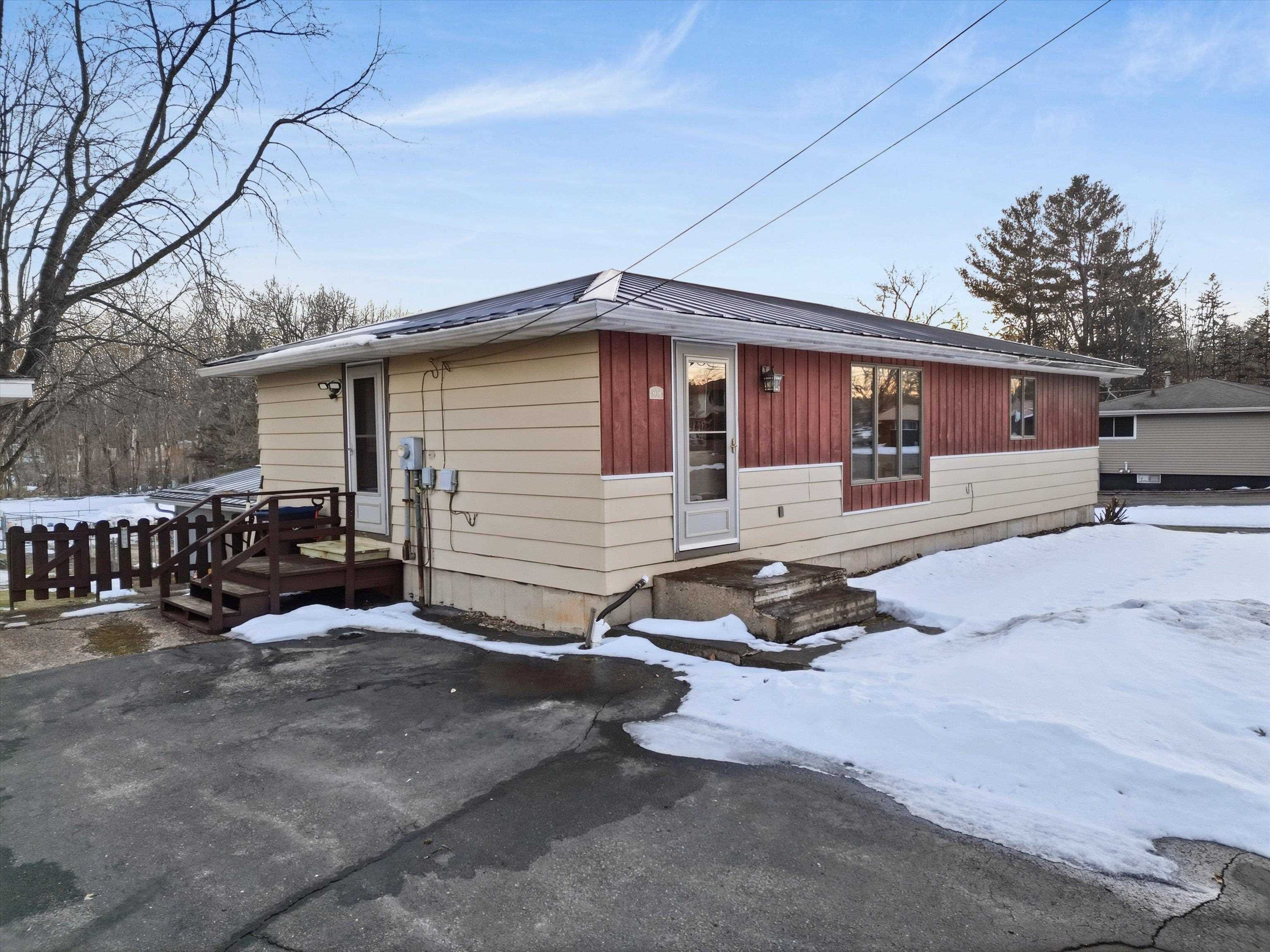 806-808 E VILAS STREET, Marshfield, Wisconsin 54449, 2 Bedrooms Bedrooms, ,1 BathroomBathrooms,Multi-family,For Sale,806-808 E VILAS STREET,22600870