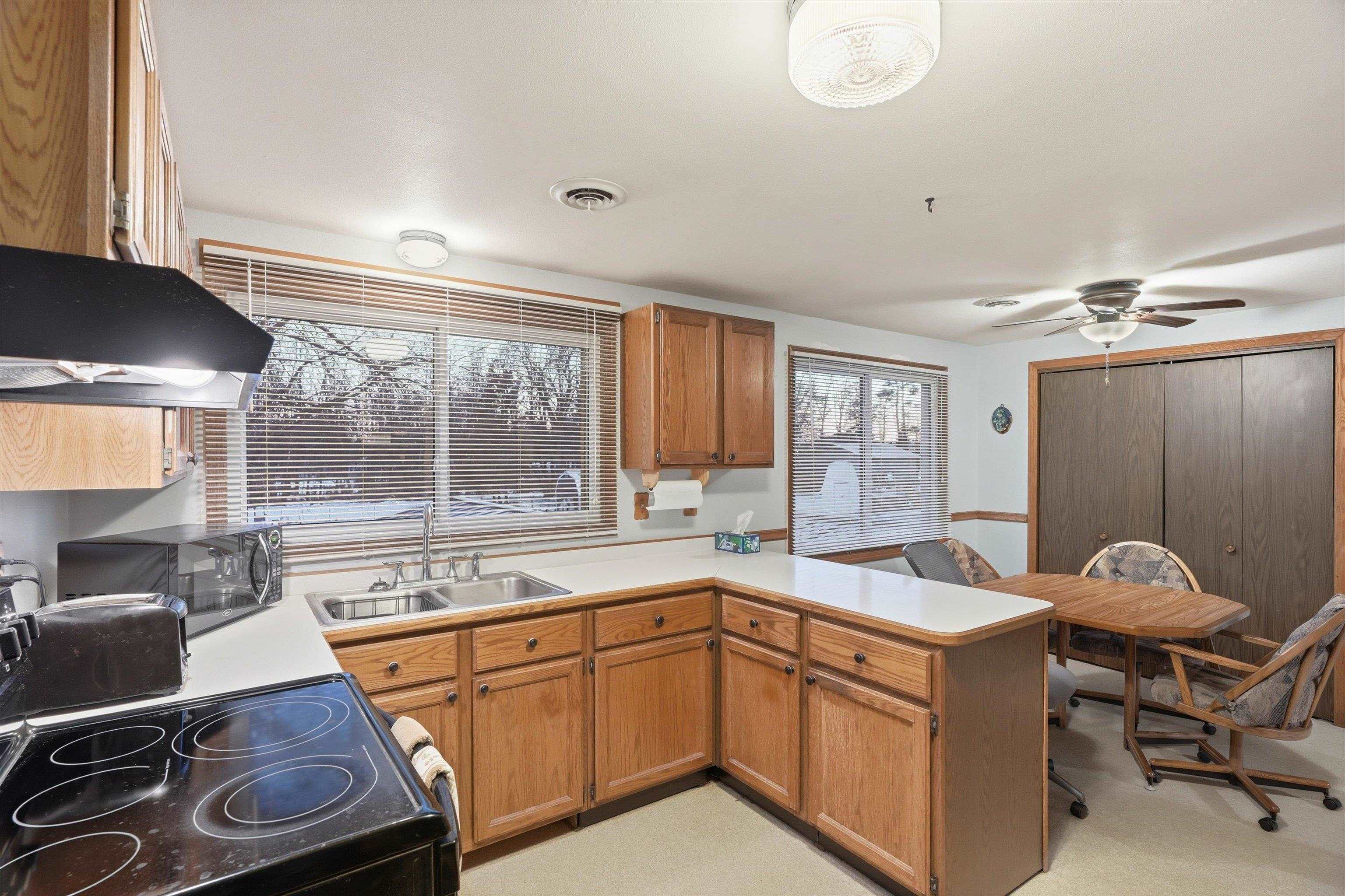 806-808 E VILAS STREET, Marshfield, Wisconsin 54449, 2 Bedrooms Bedrooms, ,1 BathroomBathrooms,Multi-family,For Sale,806-808 E VILAS STREET,22600870