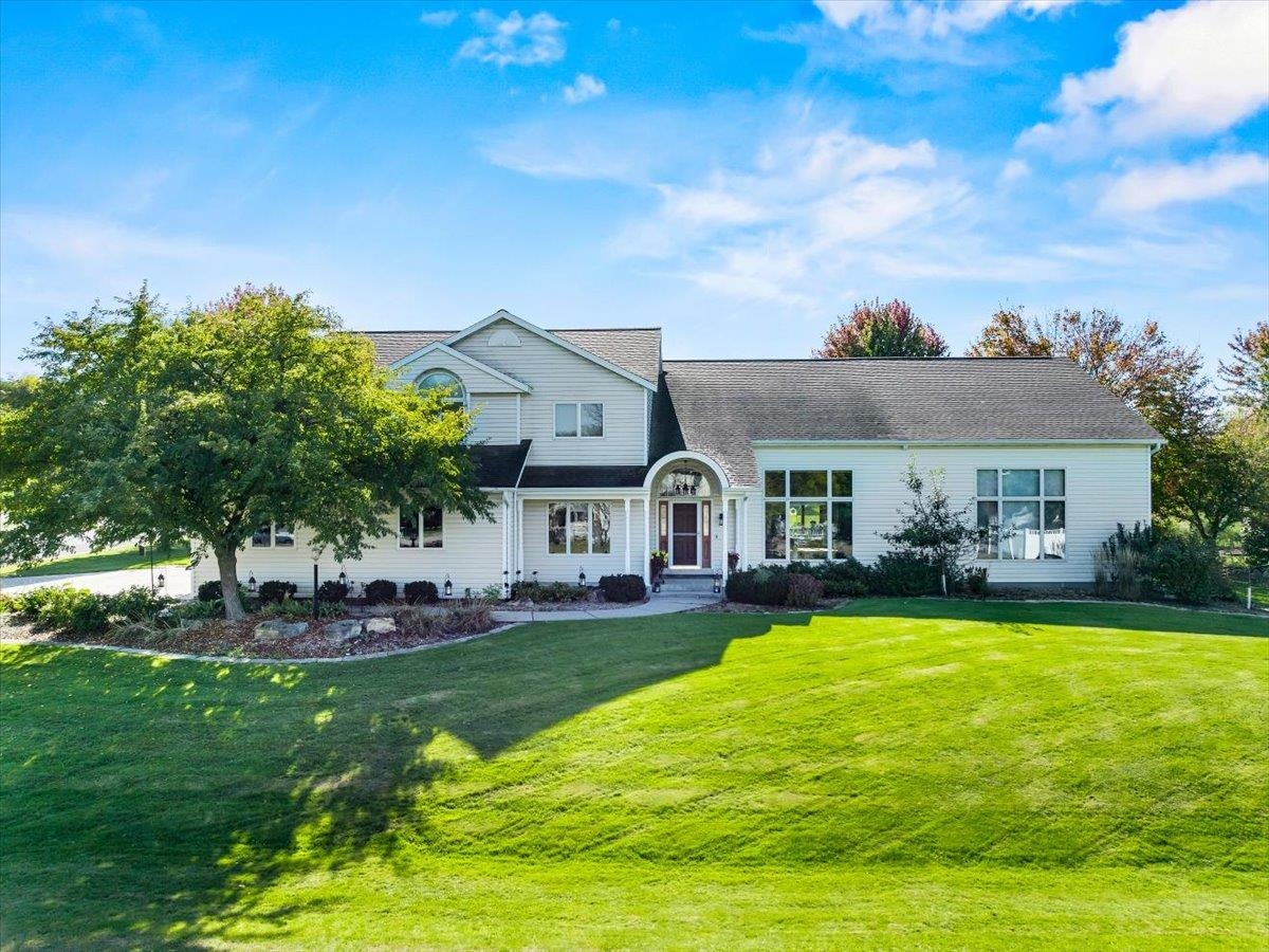 2112 W 3RD STREET, Marshfield, Wisconsin 54449, 6 Bedrooms Bedrooms, ,4 BathroomsBathrooms,Residential,For Sale,2112 W 3RD STREET,22600873