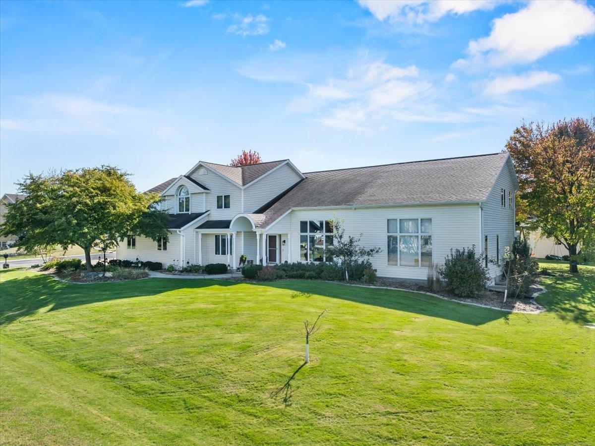 2112 W 3RD STREET, Marshfield, Wisconsin 54449, 6 Bedrooms Bedrooms, ,4 BathroomsBathrooms,Residential,For Sale,2112 W 3RD STREET,22600873