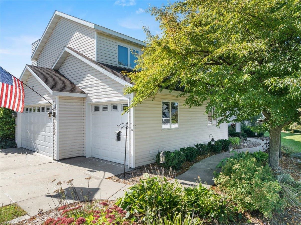 2112 W 3RD STREET, Marshfield, Wisconsin 54449, 6 Bedrooms Bedrooms, ,4 BathroomsBathrooms,Residential,For Sale,2112 W 3RD STREET,22600873