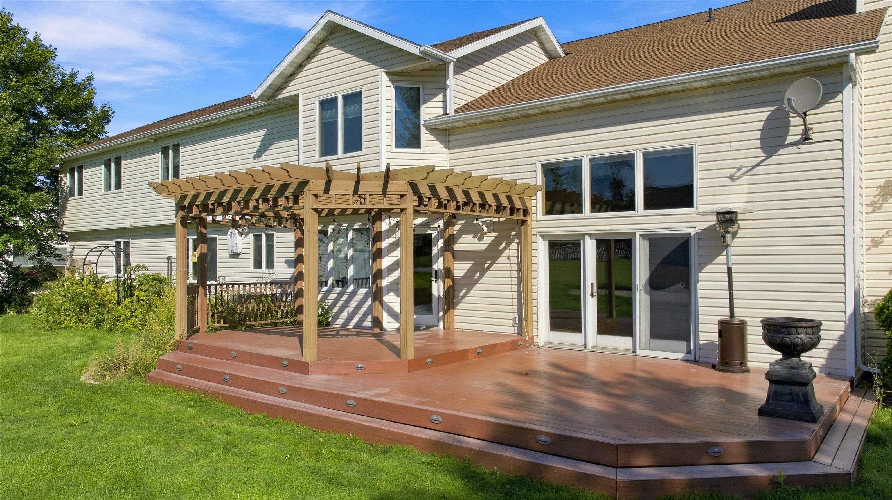 2112 W 3RD STREET, Marshfield, Wisconsin 54449, 6 Bedrooms Bedrooms, ,4 BathroomsBathrooms,Residential,For Sale,2112 W 3RD STREET,22600873