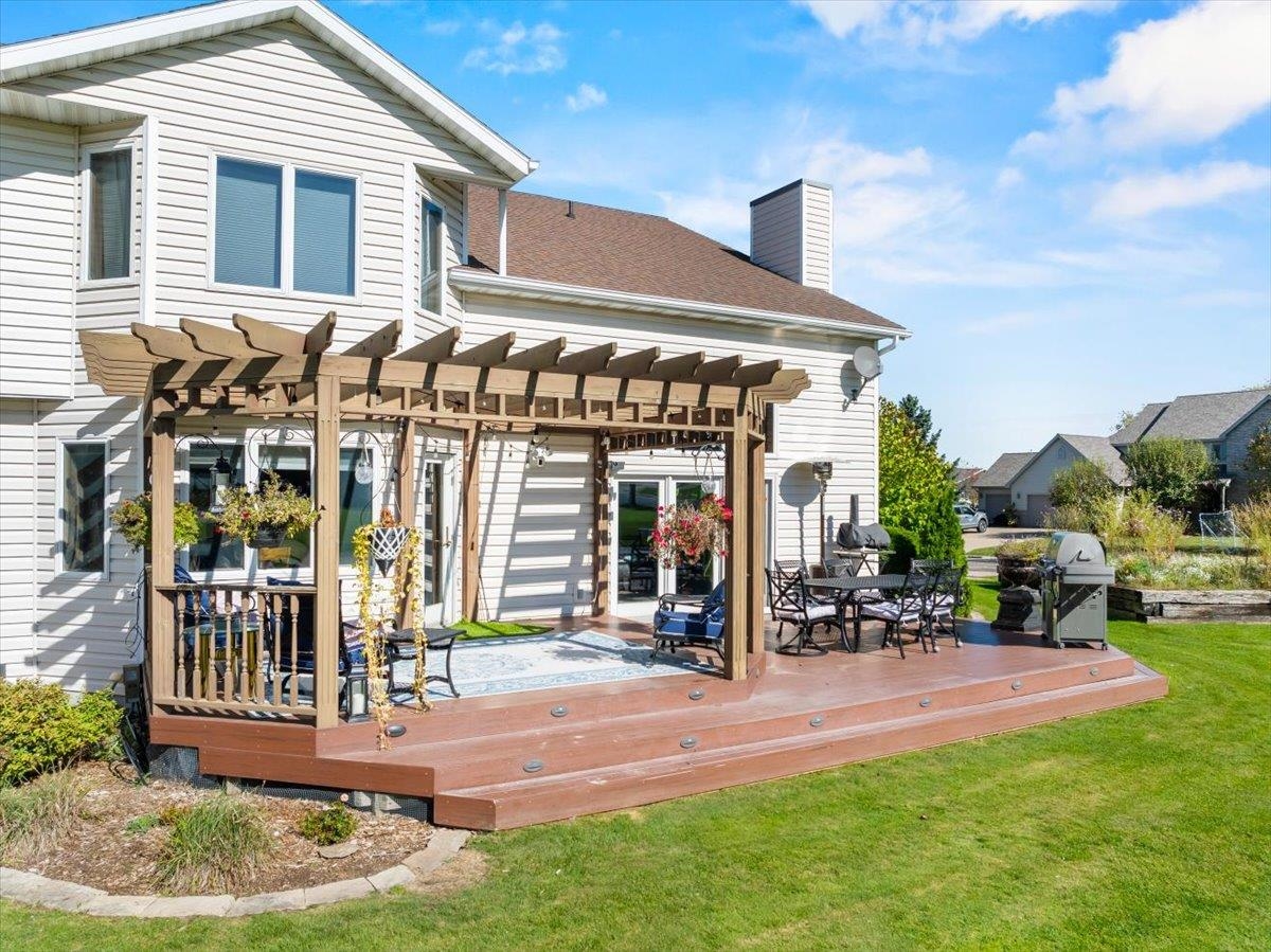 2112 W 3RD STREET, Marshfield, Wisconsin 54449, 6 Bedrooms Bedrooms, ,4 BathroomsBathrooms,Residential,For Sale,2112 W 3RD STREET,22600873