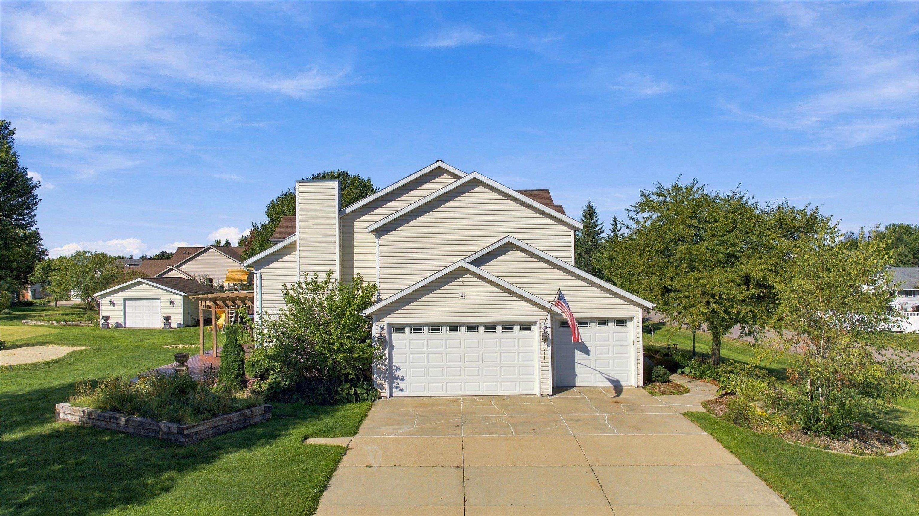 2112 W 3RD STREET, Marshfield, Wisconsin 54449, 6 Bedrooms Bedrooms, ,4 BathroomsBathrooms,Residential,For Sale,2112 W 3RD STREET,22600873