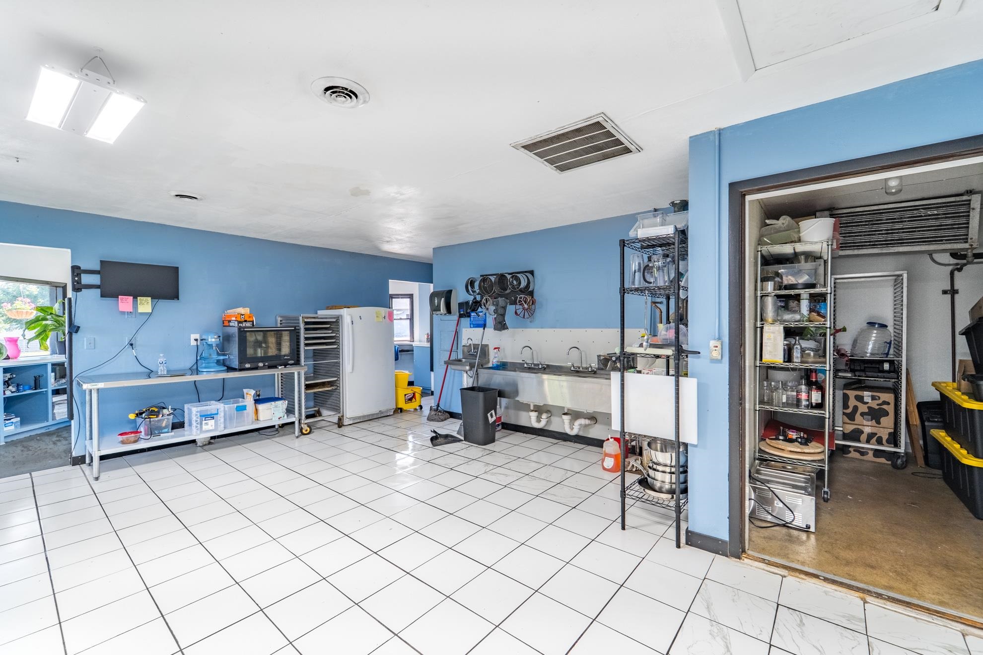 1707 MERRILL AVENUE, Wausau, Wisconsin 54401, ,Commercial/industrial,For Sale,1707 MERRILL AVENUE,22600920
