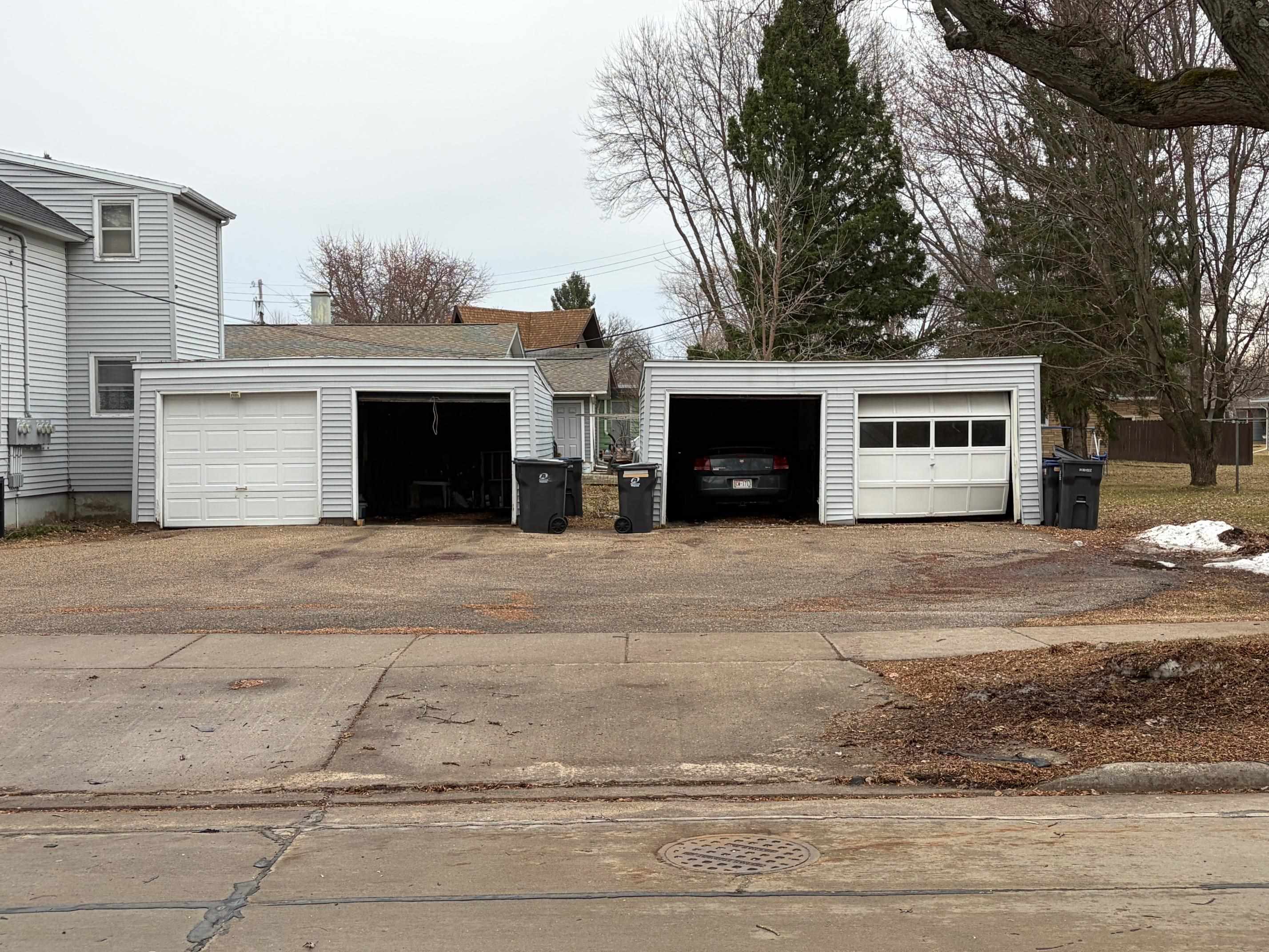 1509 S PALMETTO AVENUE, Marshfield, Wisconsin 54449, 1 Bedroom Bedrooms, 3 Rooms Rooms,1 BathroomBathrooms,Multi-family,For Sale,1509 S PALMETTO AVENUE,22600931