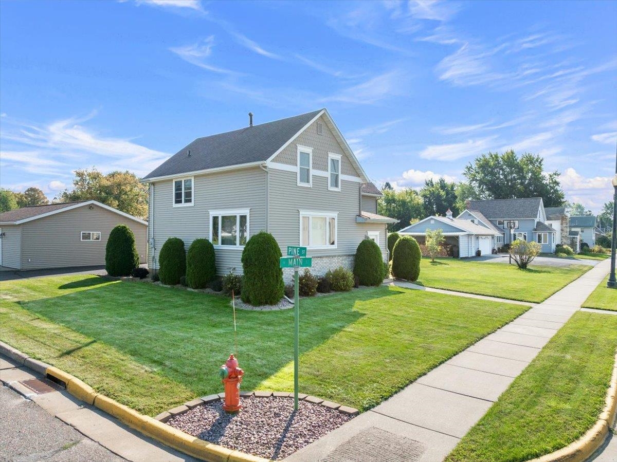 340 N MAIN STREET, Medford, Wisconsin 54451, 3 Bedrooms Bedrooms, ,2 BathroomsBathrooms,Residential,For Sale,340 N MAIN STREET,22600936