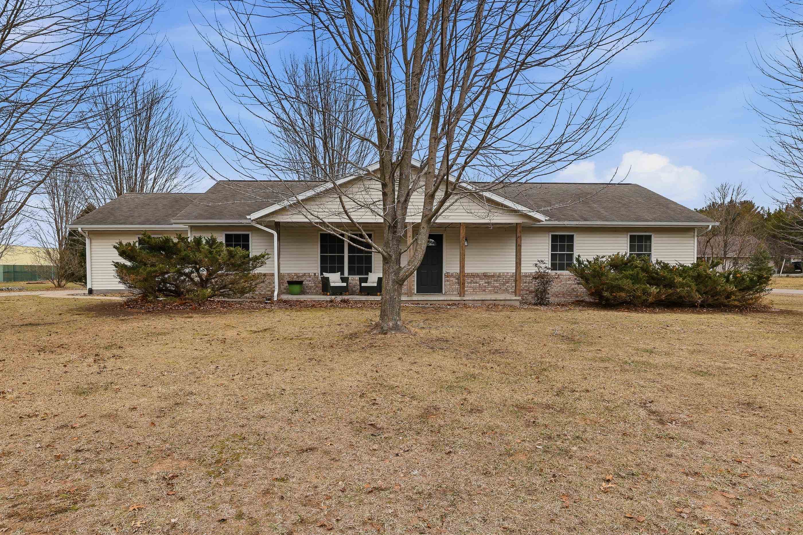 2825 LEAHY AVENUE, Stevens Point, Wisconsin 54481, 4 Bedrooms Bedrooms, ,2 BathroomsBathrooms,Residential,For Sale,2825 LEAHY AVENUE,22600938