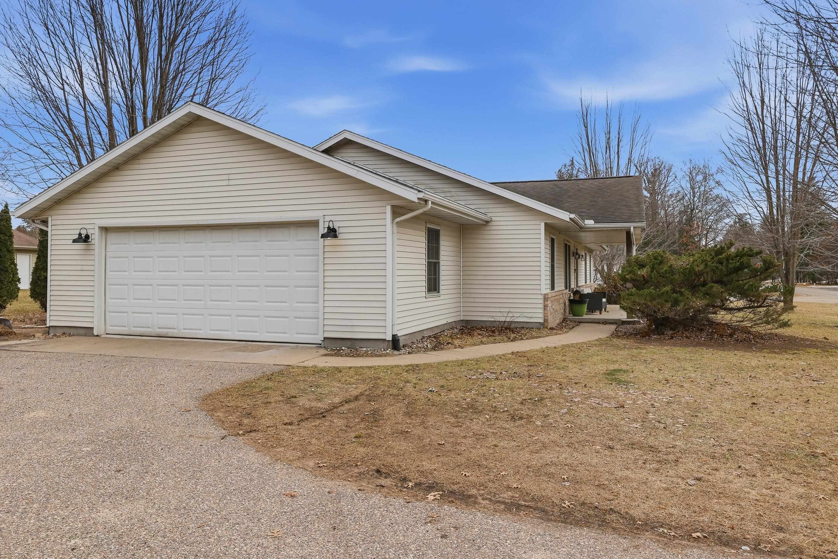 2825 LEAHY AVENUE, Stevens Point, Wisconsin 54481, 4 Bedrooms Bedrooms, ,2 BathroomsBathrooms,Residential,For Sale,2825 LEAHY AVENUE,22600938